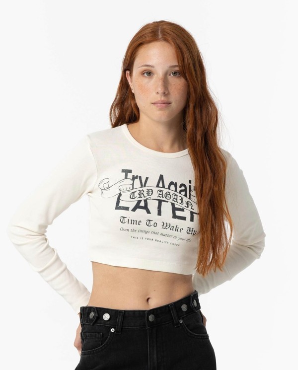 CAMISETA CROPPED CON ESTAMPADO