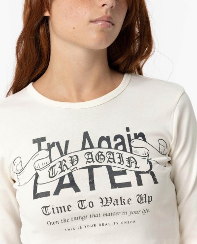 CAMISETA CROPPED CON ESTAMPADO