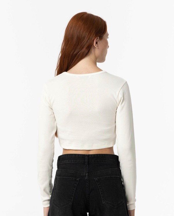 CAMISETA CROPPED CON ESTAMPADO