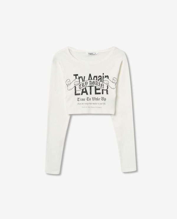 CAMISETA CROPPED CON ESTAMPADO