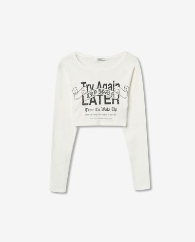 CAMISETA CROPPED CON ESTAMPADO