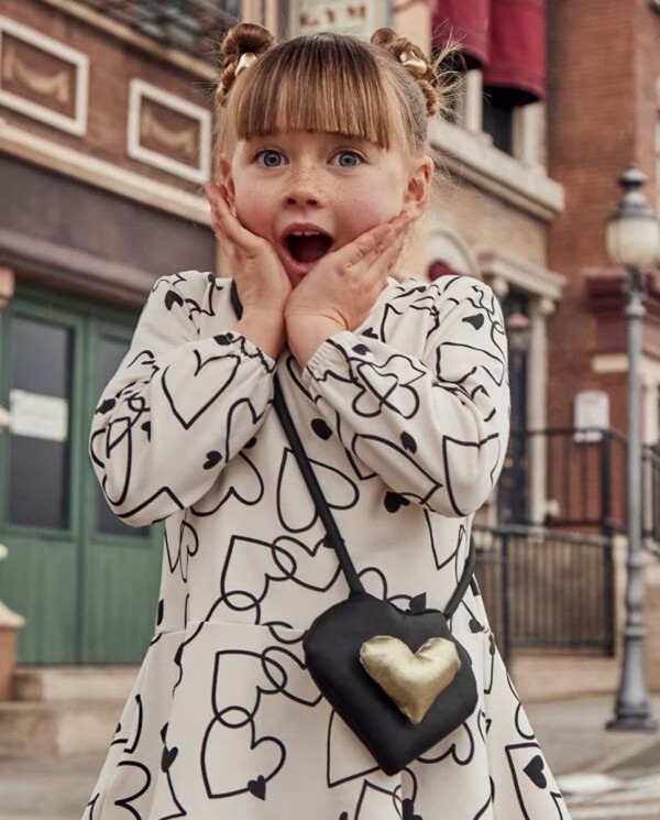 VESTIDO ESTAMPADO CON BOLSO