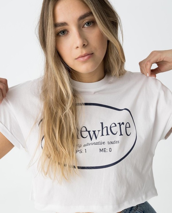 CAMISETA CROPPED CON ESTAMPADO