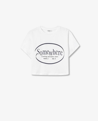 CAMISETA CROPPED CON ESTAMPADO