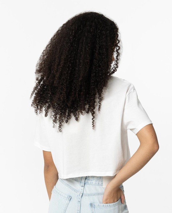 CAMISETA CROPPED CON ESTAMPADO FRONTAL NATA