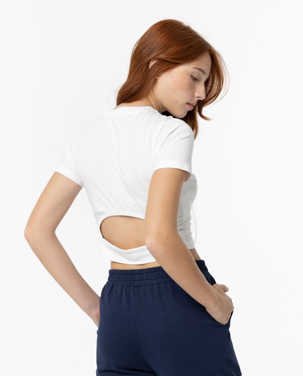 CAMISETA CON ABERTURA EN LA ESPALDA