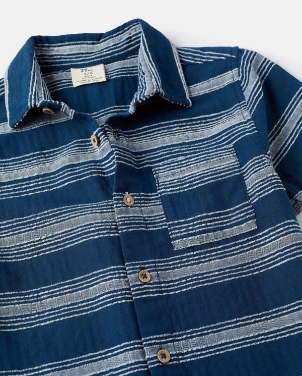CAMISA DE RAYAS EN RELIEVE